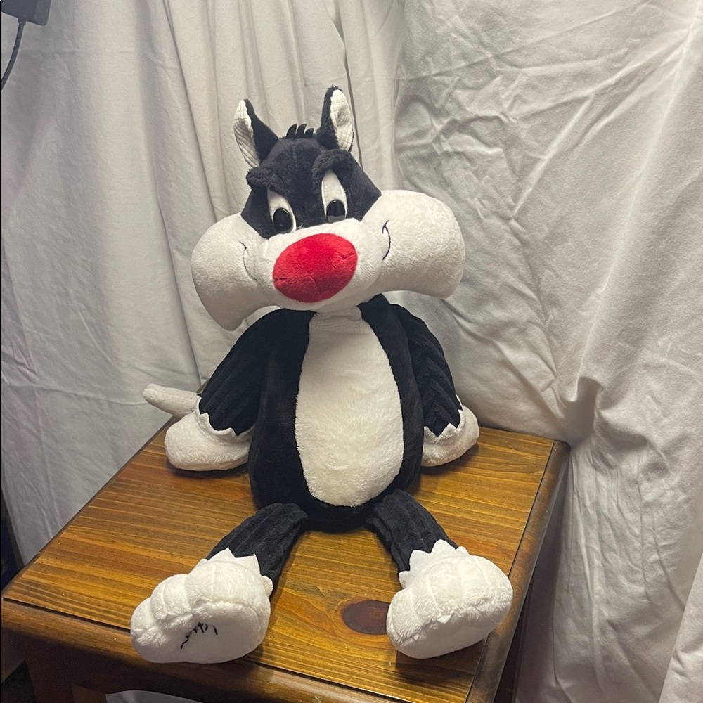 Scentsy Looney Tunes Sylvester Buddy BNWB Comes With Scent Pack